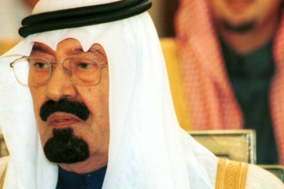 Após morte de saudita, Elizabeth II é a monarca mais velha