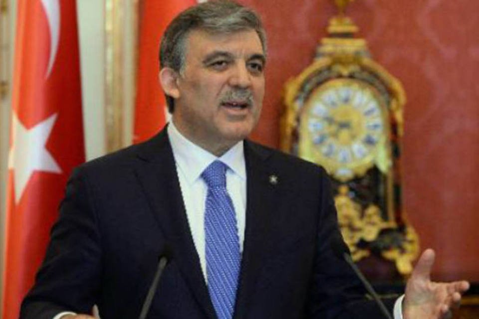 Turquia promulga lei que reforça controle sobre judiciário