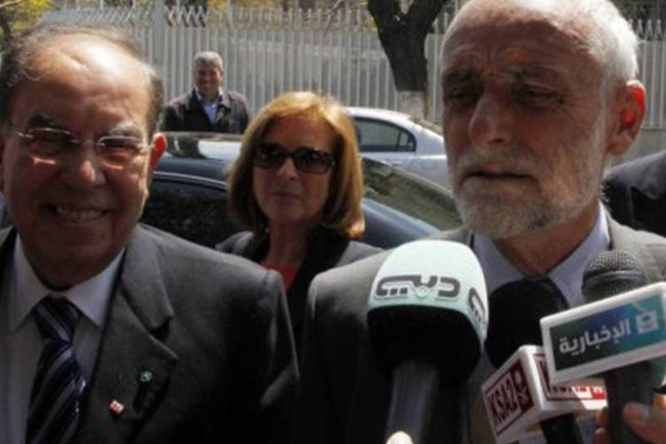 Regime sírio reforça Exército, apesar da prometer retirada