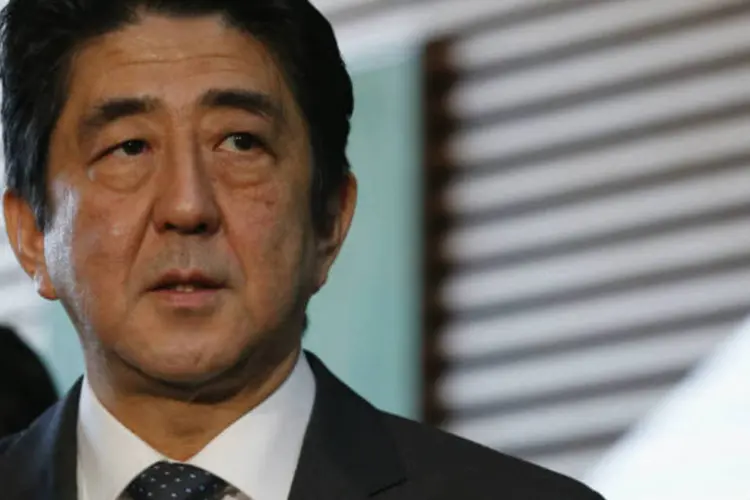 
	Shinzo Abe: pacote ordenado pelo primeiro-ministro&nbsp;ficar&aacute; entre 5,4 trilh&otilde;es de ienes (52,43 bilh&otilde;es de d&oacute;lares) e 5,6 trilh&otilde;es de ienes
 (REUTERS / Kim Kyung-Hoon)
