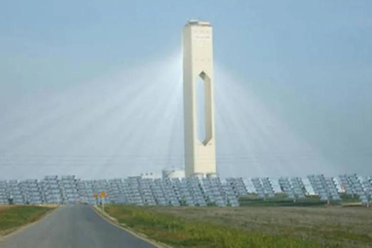 Até agora, a conversão de luz solar em combustível químico não se mostrou um processo eficiente e a geração de combustível solar, na prática, continua distante. (Divulgação)
