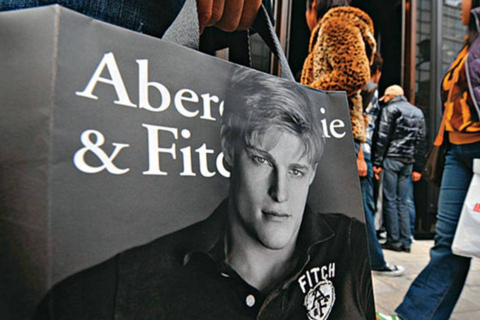 Abercrombie vai oferecer mais estilos depois de prejuízo