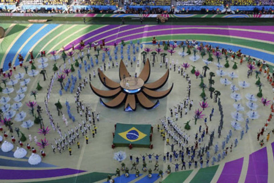 Empresa pagou por cartazes anti-PT na abertura da Copa