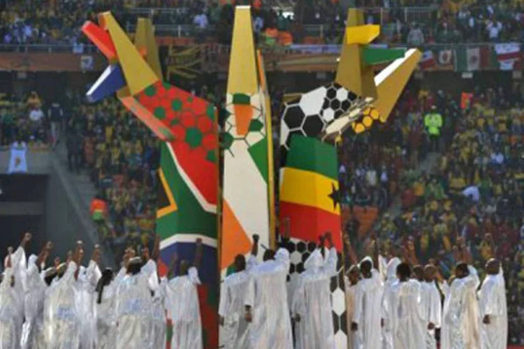Abertura da Copa do Mundo de 2010, na África do Sul: turismo e publicidade são os setores que mais ganham com o evento (Roberto Schmidt/AFP)