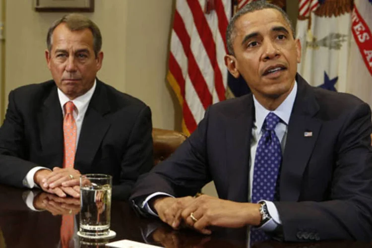
	Presidente Barack Obama em reuni&atilde;o bipartid&aacute;ria: Branca prop&ocirc;s manter uma al&iacute;quota tribut&aacute;ria reduzida para todos os contribuintes que ganham at&eacute; 400 mil d&oacute;lares por m&ecirc;s
 (Larry Downing/Reuters)