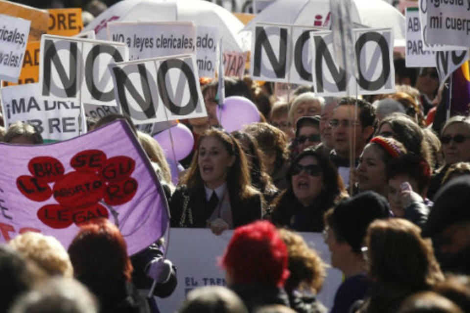 Milhares marcham em Madri contra plano para limitar aborto