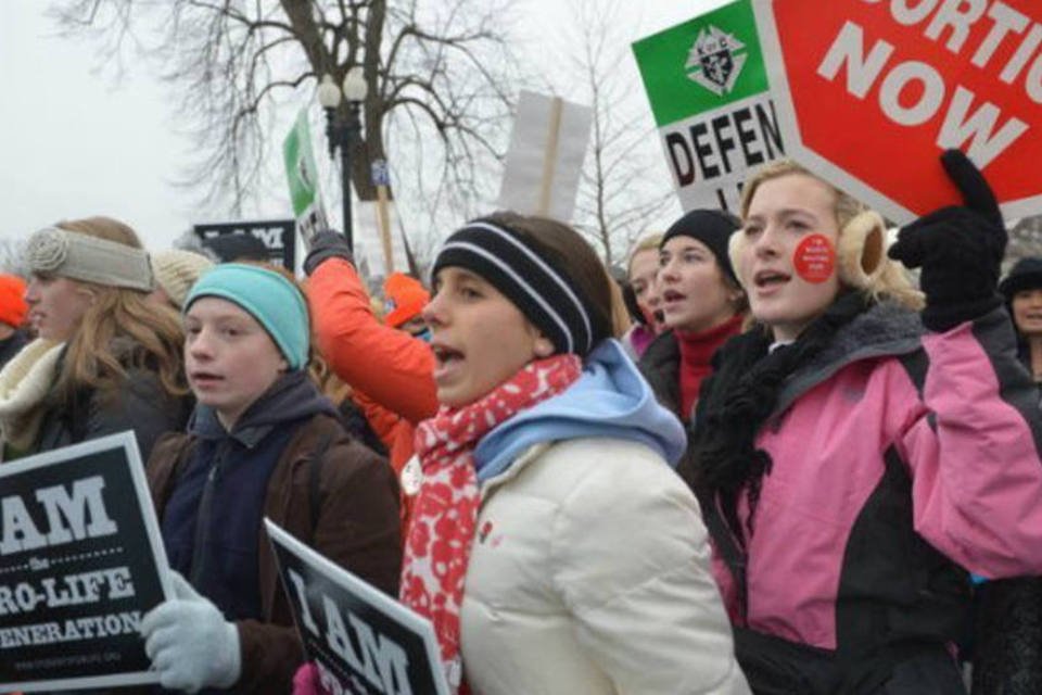 Câmara dos EUA aprova lei que proíbe aborto após 20 semanas