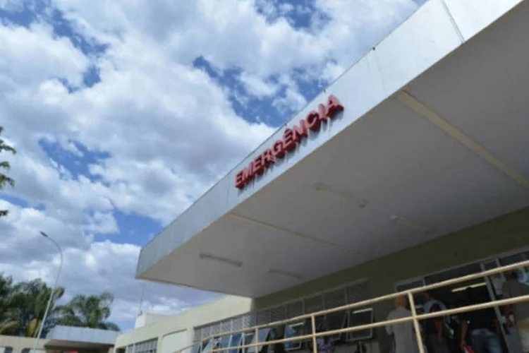
	Entrada de hospital: o procurador-geral disse que a Constitui&ccedil;&atilde;o prev&ecirc; que a contrata&ccedil;&atilde;o para presta&ccedil;&atilde;o de servi&ccedil;os p&uacute;blicos deve ser feita por meio de concurso p&uacute;blico
 (Agência Brasil)