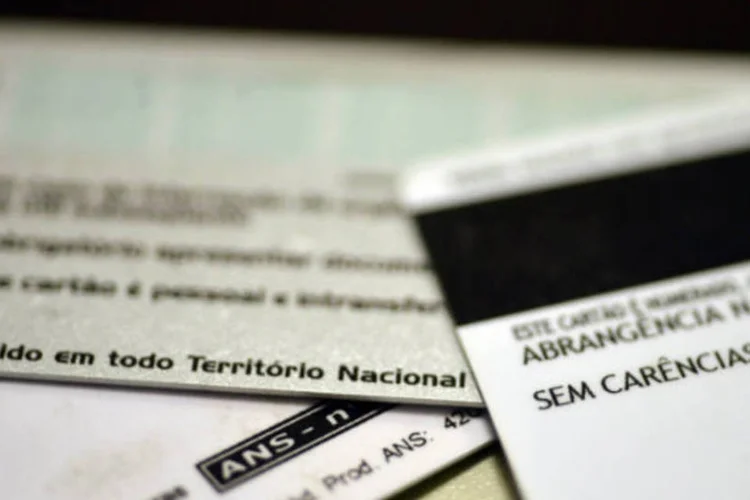 
	Carteirinhas de planos de sa&uacute;de: no dia 20 de agosto, ag&ecirc;ncia anunciou a suspens&atilde;o, por tr&ecirc;s meses, da venda de 212 planos de sa&uacute;de de 21 operadoras
 (Agência Brasil)
