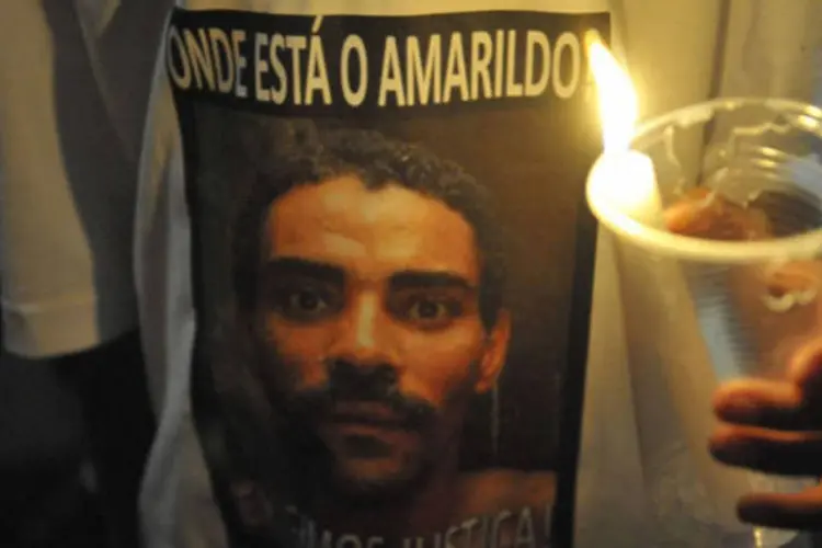 
	Prosteto contra desaparecimento de Amarildo: desaparecimento ocorreu no dia 14 de julho, depois de Amarildo ser levado para averigua&ccedil;&atilde;o na UPP da Rocinha
 (Fernando Frazão/ABr)