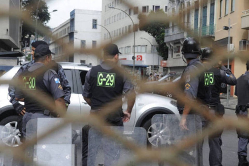 Persiste confronto entre professores e policiais no Rio