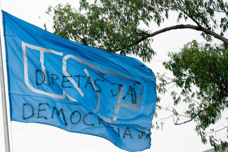 
	Estudantes da Universidade de S&atilde;o Paulo (USP) ocupam o pr&eacute;dio da Reitoria: Diret&oacute;rio Central dos Estudantes (DCE) da Universidade de S&atilde;o Paulo (USP) fala em 2 mil alunos
 (Marcelo Camargo/ABr)