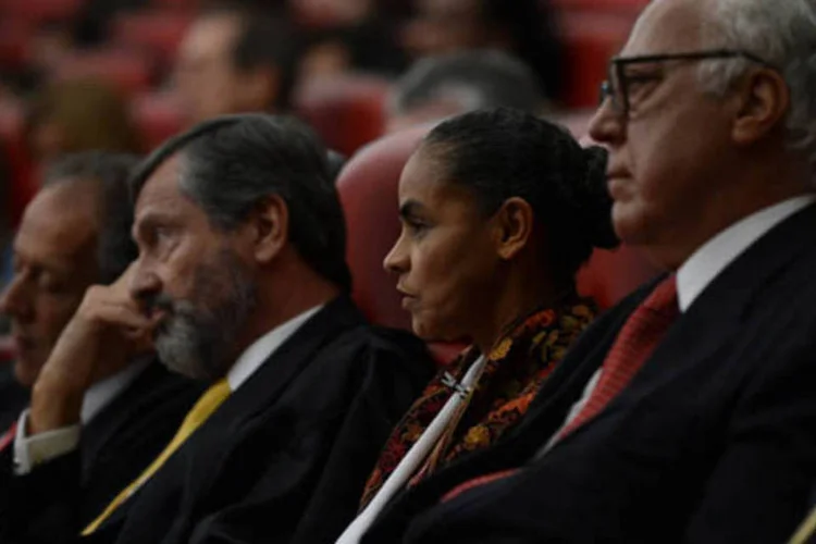 Ex-senadora Marina Silva durante sessão no Tribunal Superior Eleitoral (TSE) para decidir a concessão do registro ao seu partido, Rede Sustentabilidade (José Cruz/ABr)
