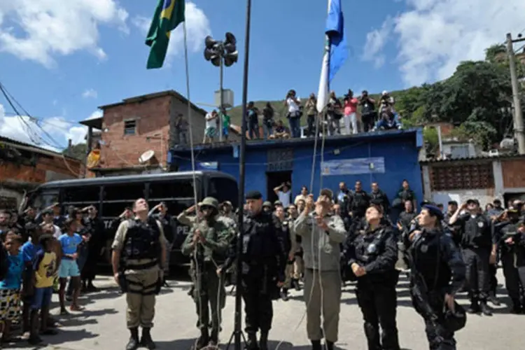 A ocupação do complexo de favelas do Lins: participam da ação 2,8 mil militares das Forças Armadas, 300 policiais militares e 240 civis (Tomaz Silva/Agência Brasil)