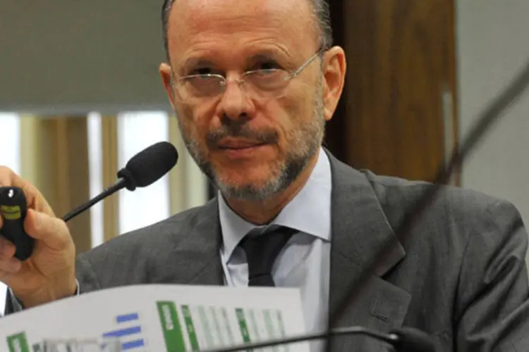 
	Presidente do BNDES, Luciano Coutinho: &nbsp;banco de fomento divulgou que desembolsou 28,5 bilh&otilde;es de reais em janeiro e fevereiro
 (Antonio Cruz/ABr)