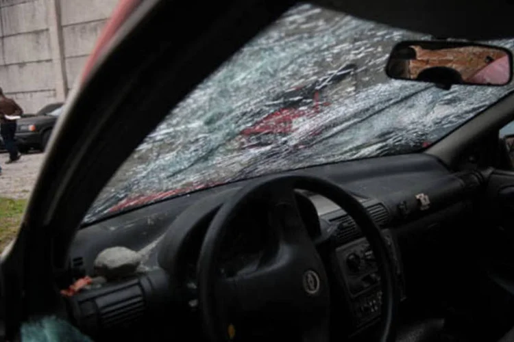 
	Ag&ecirc;ncias banc&aacute;rias e viatura da Pol&iacute;cia Civil depredadas durante protestoem S&atilde;o Paulo: segundo advogado, o rapaz &eacute; inocente
 (Marcelo Camargo/ABr)