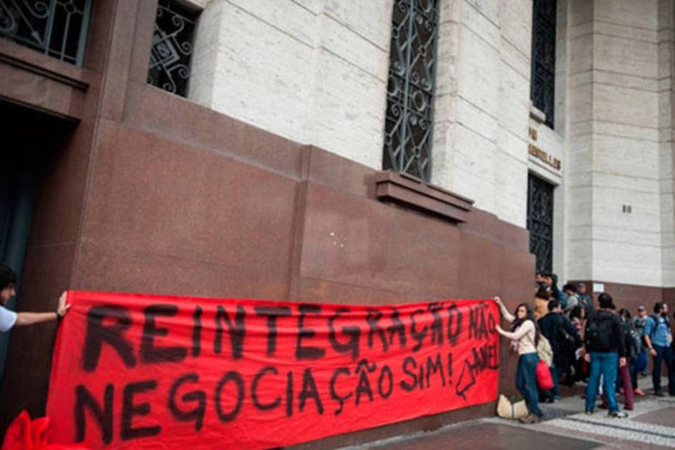 Justiça dá 60 dias para "desocupação voluntária" na USP