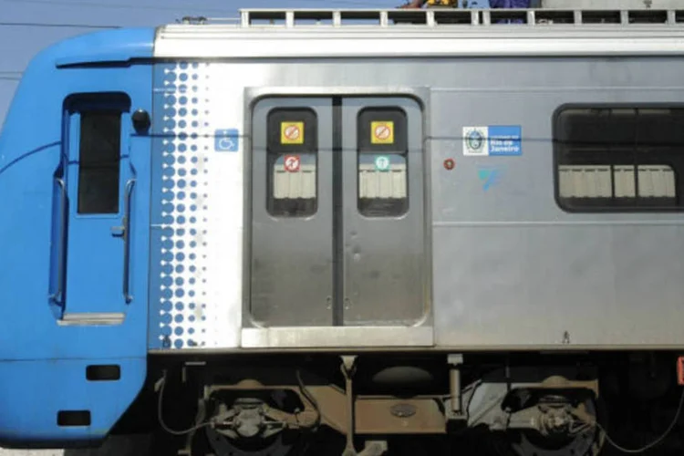 
	Trem na Supervia: descarrilamento de trem perto da esta&ccedil;&atilde;o de S&atilde;o Crist&oacute;v&atilde;o, na zona norte, danificou estrutura que sustenta cabos da rede a&eacute;rea
 (Tânia Rêgo/ABr)