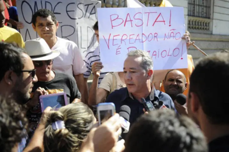 
	Manifestantes que ocupam a C&acirc;mara Municipal protestando contra a composi&ccedil;&atilde;o da CPI dos &Ocirc;nibus: eles tiveram autoriza&ccedil;&atilde;o para assistir &agrave; reuni&atilde;o
 (Tânia Rego/ABr)