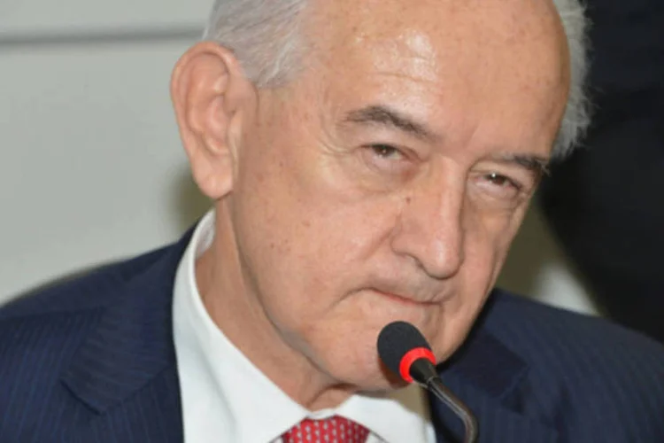 
	Manoel Dias: para o l&iacute;der do PDT no Senado, as den&uacute;ncias dizem respeito a pessoas que cercam o ministro n&atilde;o devem atingi-lo
 (Valter Campanato/ABr)
