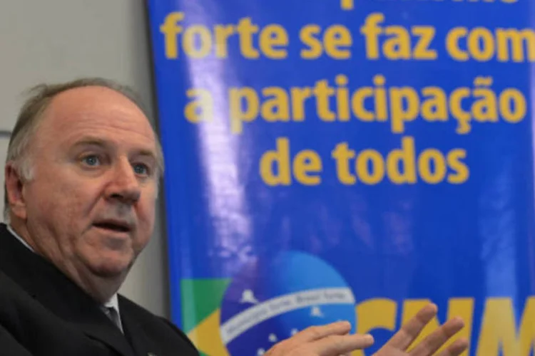 
	Paulo Ziulkoski: presidente da Confedera&ccedil;&atilde;o Nacional dos Munic&iacute;pios diz que apenas 1,2 mil munic&iacute;pios recebem emendas por ano
 (Marcello Casal Jr./ABr)