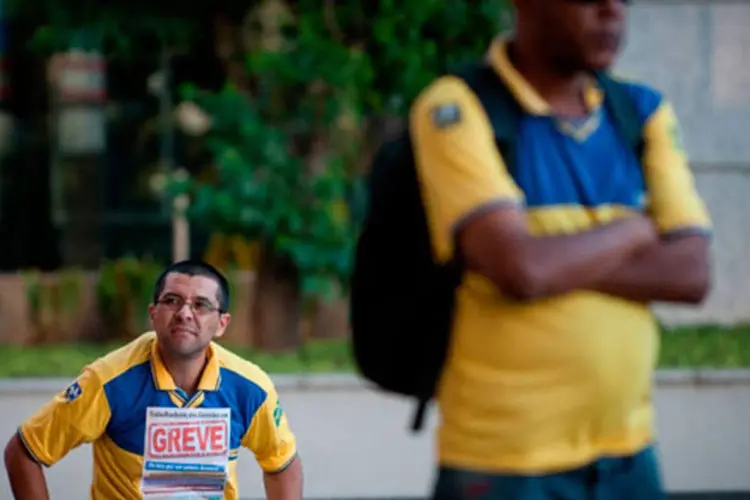 Greve: de acordo com o sindicato, serão compensadas 48 horas de paralisação, ou 56 para os empregados que trabalham aos sábados, durante os próximos 60 dias (Marcelo Camargo/ABr/Agência Brasil)