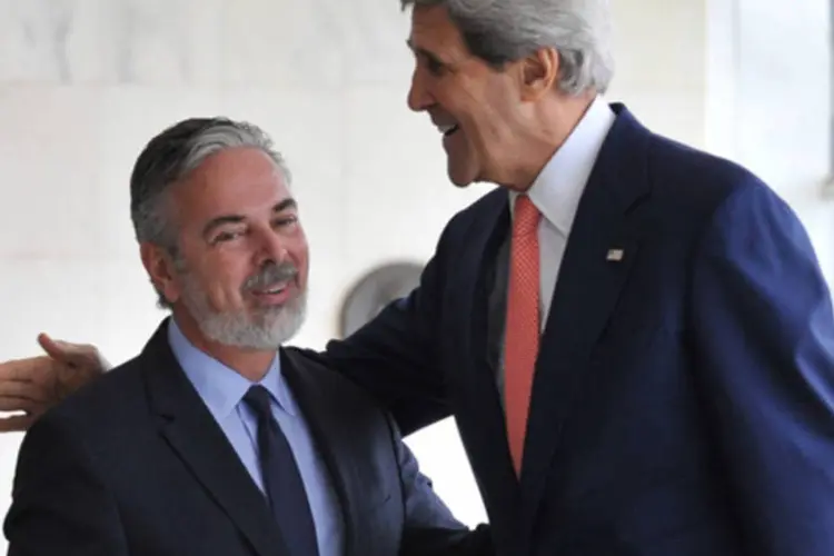 Ministro das Relações Exteriores, Antonio Patriota, recebe o secretário de Estado dos Estados Unidos, John Kerry (Antônio Cruz/ABr)
