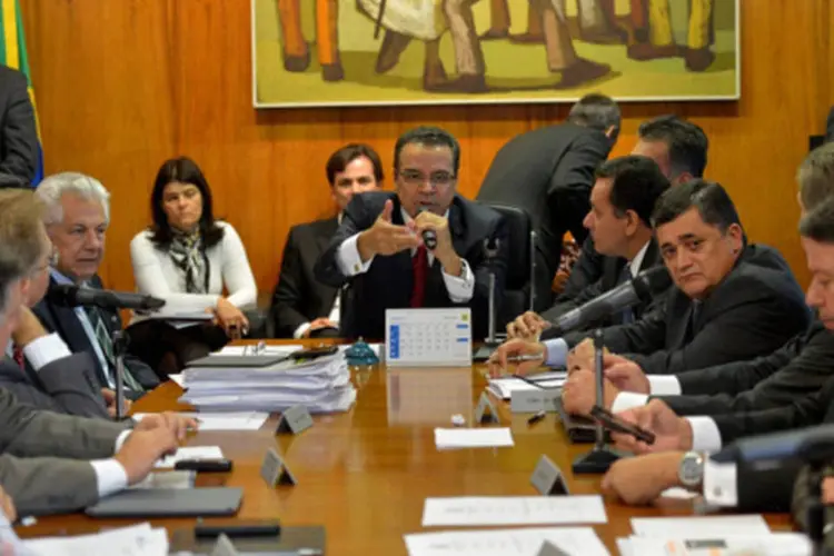 Presidente da Câmara, deputado Henrique Eduardo Alves, se reúne com líderes partidários para discutir a pauta de votações na Câmara
 (Wilson Dias/ABr)