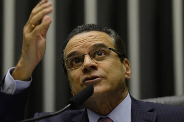 Henrique Eduardo Alves durante sessão que concluiu a votação do projeto que destina recursos dos royalties do petróleo para a educação e saúde (Fabio Rodrigues Pozzebom/ABr)