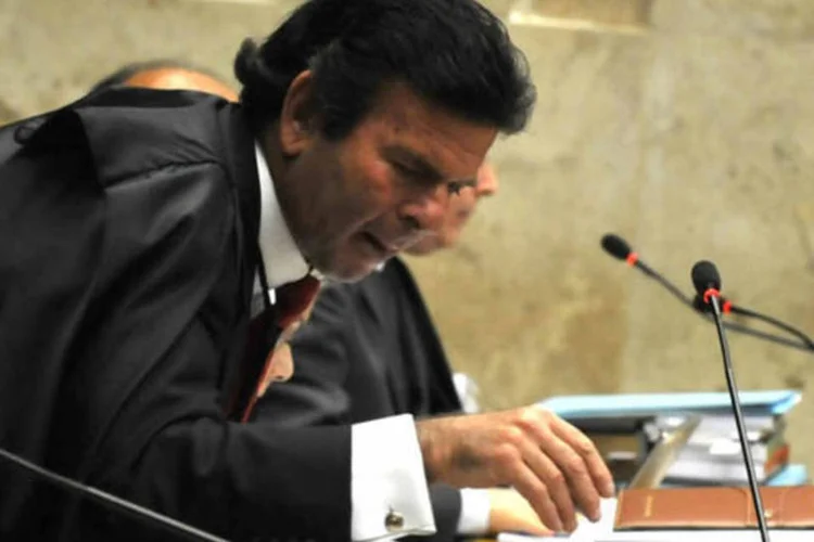 
	Ministro Luiz Fux: &quot;n&atilde;o cabe esses embargos nos tribunais, nos tribunais regionais federais, no Superior Tribunal de Justi&ccedil;a, mas cabe no Supremo Tribunal Federal?&quot;, questionou
 (José Cruz/ABr)