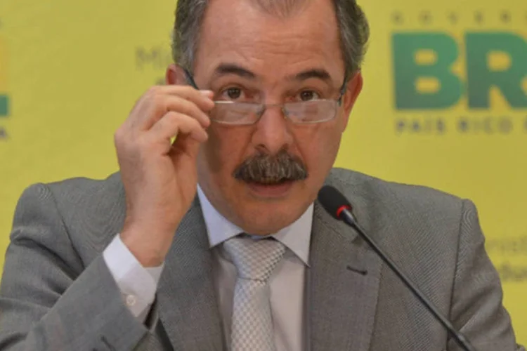 
	Mercadante: &quot;muito obrigado&quot;, disse, em resposta a como o Pal&aacute;cio do Planalto viu a pris&otilde;es de empres&aacute;rios e executivos
 (José Cruz/ABr)
