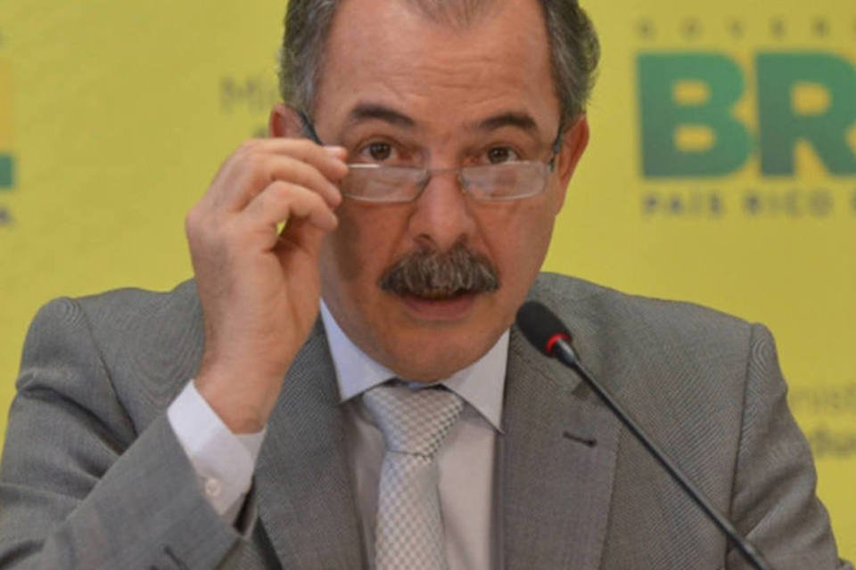 
	Ministro da Educa&ccedil;&atilde;o, Aloizio Mercadante: na primeira metade de 2015, o Fies reservou cerca de 252 mil vagas
 (José Cruz/ABr)