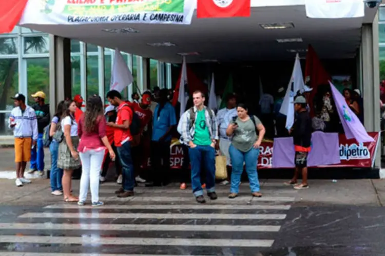 O Ministério de Minas e Energia está ocupado por manifestantes desde a manhã de hoje (Antônio Cruz/ABr)