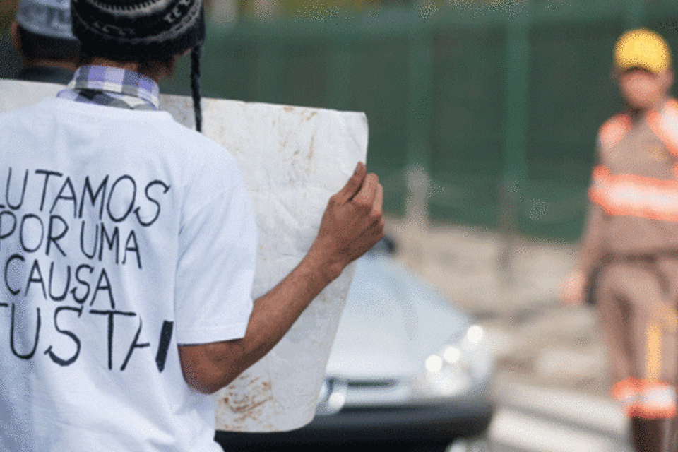 Manifestantes acampam em frente à sede do governo de SP