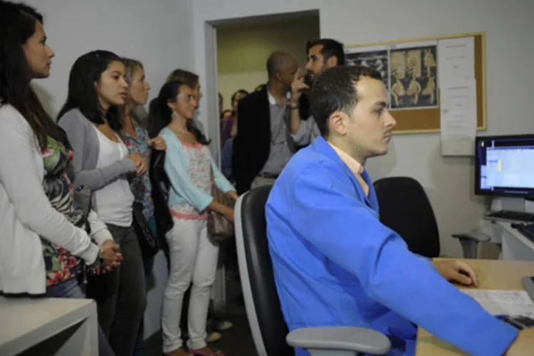 
	Doze m&eacute;dicos estrangeiros visitam o Centro de Diagn&oacute;stico por Imagem do governo do Rio: &nbsp;outros dez estados tamb&eacute;m n&atilde;o concederam registro
 (Tomaz Silva/ABr)