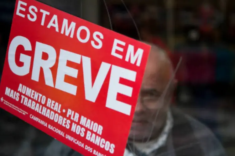 
	Greve dos Banc&aacute;rios: nova rodada foi marcada ap&oacute;s a rejei&ccedil;&atilde;o da proposta de reajuste salarial de 7,1% e aumento do piso em 7,5%
 (Agência Brasil)