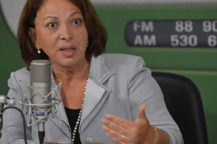 
	A ministra da Secretaria de Rela&ccedil;&otilde;es Institucionais da Presid&ecirc;ncia da Rep&uacute;blica, Ideli Salvatti:&nbsp;&quot;Quero perguntar para o PMDB no que consiste essa proposta, at&eacute; porque eles [peemedebistas] ocupam seis minist&eacute;rios&quot;, afirmou.
 (Elza Fiuza/ABr)