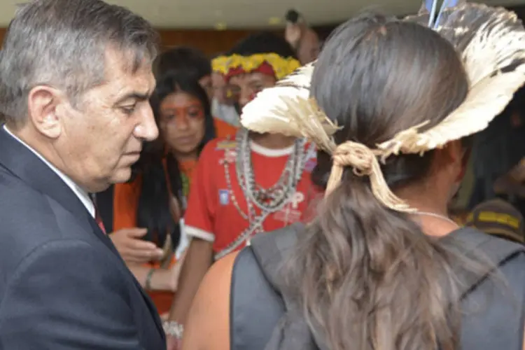 Ministro-chefe da Secretaria-Geral da Presidência da República, Gilberto Carvalho, recebe Crianças e Adolescentes Guarani-Kaiowá, no Palácio do Planalto (Wilson Dias/Agência Brasil)