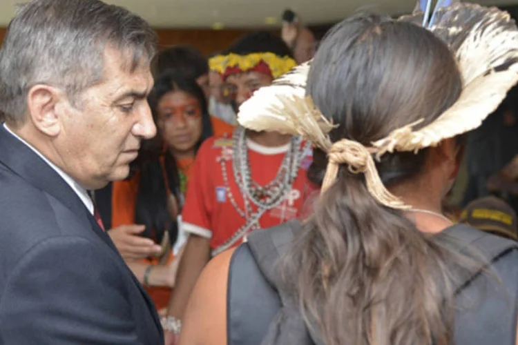 Ministro-chefe da Secretaria-Geral da Presidência da República, Gilberto Carvalho, recebe Crianças e Adolescentes Guarani-Kaiowá, no Palácio do Planalto (Wilson Dias/Agência Brasil)