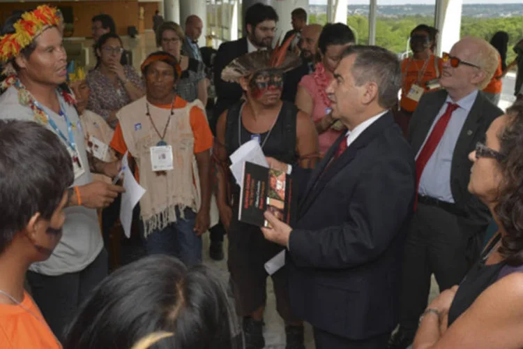 Ministro-chefe da Secretaria-Geral da Presidência da República, Gilberto Carvalho, recebe Crianças e Adolescentes Guarani-Kaiowá, no Palácio do Planalto (Wilson Dias/Agência Brasil)