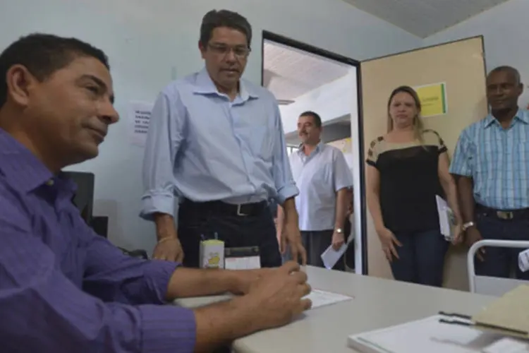 Médicos cubanos do Mais Médicos conhecem as instalações dos postos de saúde onde irão trabalhar no município de Chapadinha, no Maranhão (Marcello Casal Jr./ABr)