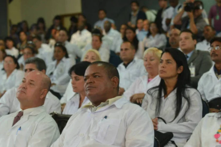 
	M&eacute;dicos estrangeiros: &ldquo;O mesmo que fazemos em outros pa&iacute;ses faremos aqui e a l&iacute;ngua n&atilde;o vai atrapalhar, a medida que come&ccedil;armos trabalhar vamos desenvolvendo melhor a l&iacute;ngua&rdquo;, diz o venezuelano Manoel da Cruz
 (Elza Fiuza/ABr)