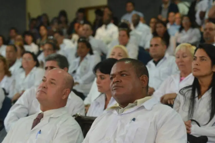 
	Mais M&eacute;dicos: m&eacute;dica cubana est&aacute; desde ontem na sala da lideran&ccedil;a do DEM na C&acirc;mara dos Deputados, onde passou a noite (Elza Fiuza/ABr)