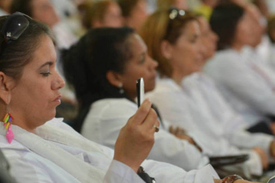 Médicos estrangeiros fazem  teste antes de ir para interior