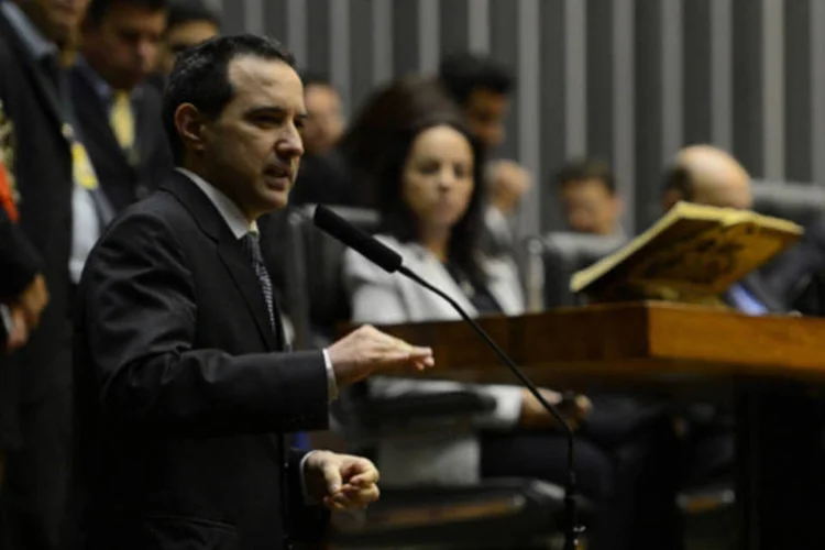 Natan Donadon (sem partido-RO) no plenário da Câmara dos Deputados para sessão extraordinária que vai votar o processo de cassação de seu mandato (Fabio Rodrigues Pozzebom/ABr)