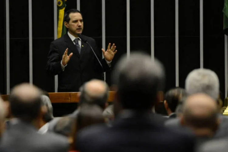 
	Natan Donadon (sem partido-RO) no plen&aacute;rio da C&acirc;mara dos Deputados para sess&atilde;o extraordin&aacute;ria que votou o processo de cassa&ccedil;&atilde;o de seu mandato
 (Fabio Rodrigues Pozzebom/ABr)