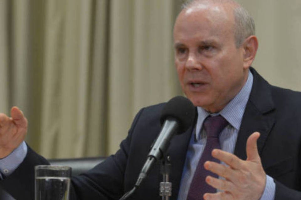 País continua a perseguir resultado fiscal, diz Mantega
