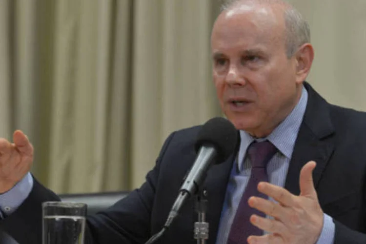 
	Ministro da Fazenda, Guido Mantega: Alves e Mantega discutiram a proposta que introduz o Or&ccedil;amento impositivo e a renegocia&ccedil;&atilde;o da d&iacute;vida dos estados e dos munic&iacute;pios
 (Wilson Dias/ABr)