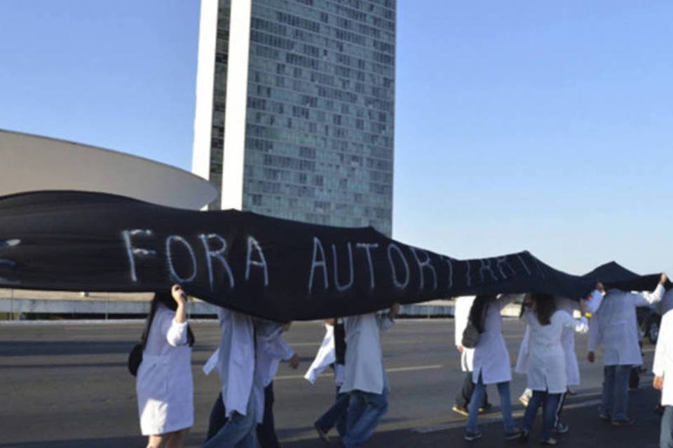Manifestações dos médicos atingem várias cidades do país