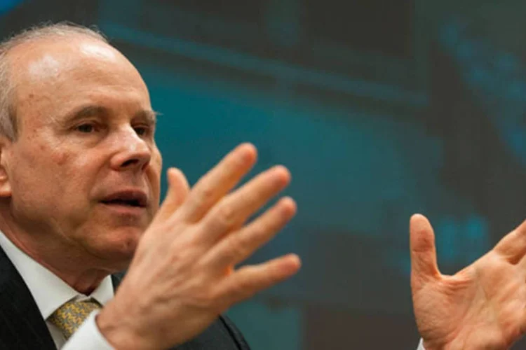 
	Mantega afirmou que gasolina deve ser reajustada ainda este ano
 (Abr)